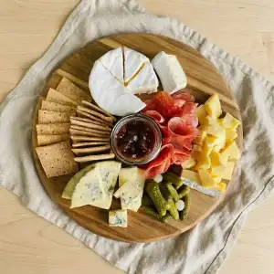 Cheese and Charcuterie Cheeseboard (2-4 people)